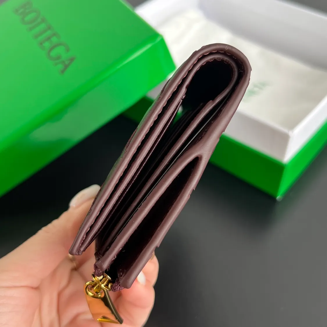 #Bv Braided Bi-fold Zipper Wallet 742330 Small and exquisite wallet for men and women ☄️ Elegant and fashionable shape, blending classic design and practical functions, perfectly showing the texture and neatness of sheep leather, snap button closure, equipped with 6 card slots, a banknote compartment, and a zipper coin purse. It meets all the functions of a wallet ✋ Multiple color options, a good match for gifts or personal use ☑️ Size: 11.5x9 P640